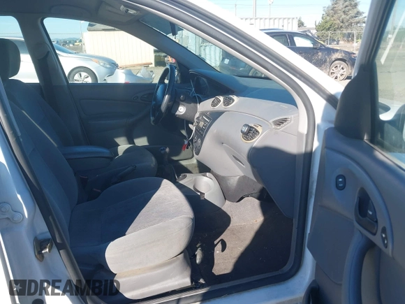 2001 Ford Focus SE with VIN 1FAFP34P21W279390, listed as a IAAI auction lot 42181178 with 123,580 mi miles and . Bid and sale history available at carsss.com. Image 5.