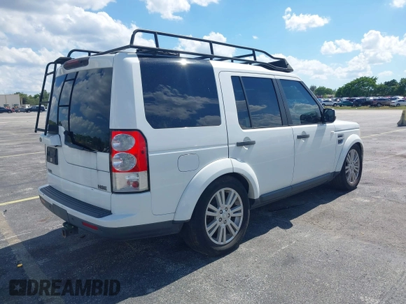 2011 Land Rover LR4 HSE z VIN SALAG2D47BA570625, wystawiony jako IAAI lot #42262798 z przebiegiem 131 107 mil mil oraz . Historia ofert i sprzedaży dostępna na DreamBid. Obrazek 4.