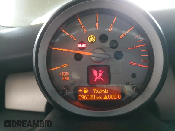 2010 MINI Clubman z VIN WMWML3C51ATX52238, wystawiony jako Copart lot #50537605 z przebiegiem 96 000 mil mil oraz Szkoda całkowita • Salvage title. Historia ofert i sprzedaży dostępna na DreamBid. Obrazek 9.