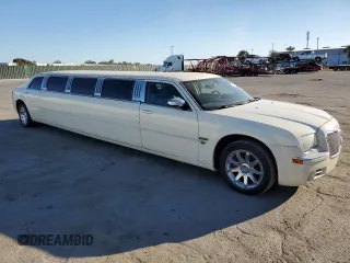2005 Chrysler 300 C z VIN 2C3JA63H05H504299, wystawiony jako Copart lot #82318874 z przebiegiem 88 039 mil mil oraz Szkoda całkowita • Salvage title. Historia ofert i sprzedaży dostępna na DreamBid. Obrazek 4.