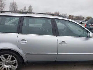 2005 Volkswagen Passat z VIN WVWCD63B55E132974, wystawiony jako IAAI lot #41755346 z przebiegiem 68 295 mil mil oraz . Historia ofert i sprzedaży dostępna na DreamBid. Obrazek 6.