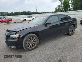 2014 Chrysler 300 S z VIN 2C3CCAGG2EH331375, wystawiony jako Copart lot #64827995 z przebiegiem 138 214 mil mil oraz Czysty tytuł • Clean title. Historia ofert i sprzedaży dostępna na DreamBid. Obrazek 1.
