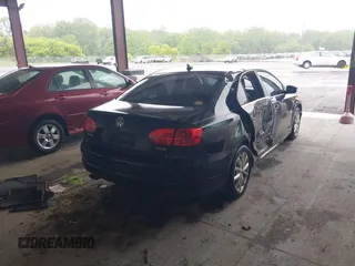 2013 Volkswagen Jetta SE z VIN 3VWDP7AJXDM353228, wystawiony jako IAAI lot #42364744 z przebiegiem 132 672 mil mil oraz . Historia ofert i sprzedaży dostępna na DreamBid. Obrazek 4.