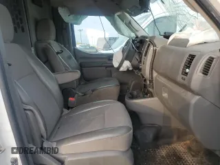 2020 Nissan NV Cargo S z VIN 1N6BF0LY9LN803984, wystawiony jako Copart lot #55588715 z przebiegiem 156 488 mil mil oraz Szkoda całkowita • Salvage title. Historia ofert i sprzedaży dostępna na DreamBid. Obrazek 7.