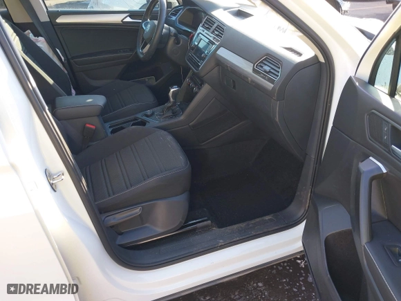 2024 Volkswagen Tiguan S with VIN 3VVFB7AX0RM081893, listed as a IAAI auction lot 41425695 with 8,187 mi miles. Bid and sale history available at carsss.com. Image 5.