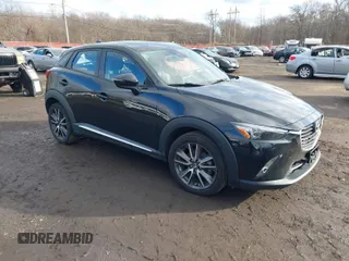 2018 Mazda CX-3 Grand Touring z VIN JM1DKFD70J0313976, wystawiony jako IAAI lot #41238631 z przebiegiem 51 901 mil mil oraz . Historia ofert i sprzedaży dostępna na DreamBid. Obrazek 1.