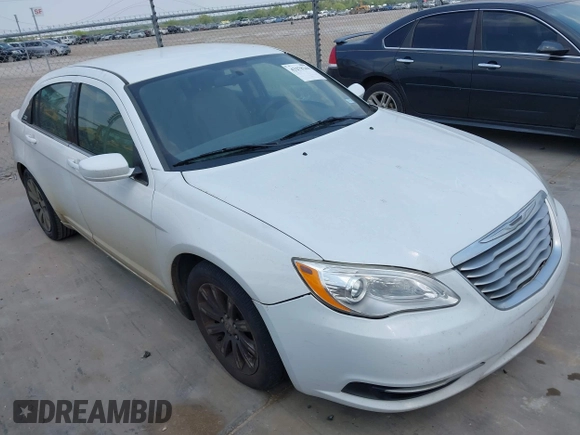 2013 Chrysler 200 Touring z VIN 1C3CCBBG5DN559857, wystawiony jako IAAI lot #42278244 z przebiegiem 260 646 mil mil oraz . Historia ofert i sprzedaży dostępna na DreamBid. Obrazek 1.
