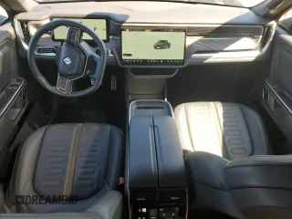 2022 Rivian R1T Adventure z VIN 7FCTGAAA5NN014843, wystawiony jako Copart lot #47668545 z przebiegiem 42 640 mil mil oraz Szkody całkowita. Historia ofert i sprzedaży dostępna na DreamBid. Obrazek 8.