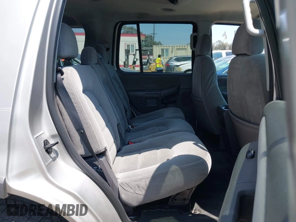 2005 Ford Explorer XLT z VIN 1FMZU73E35ZA26277, wystawiony jako IAAI lot #42721696 z przebiegiem 217 738 mil mil oraz . Historia ofert i sprzedaży dostępna na DreamBid. Obrazek 8.
