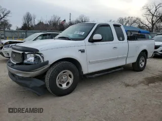 2001 Ford F-150 XL z VIN 1FTRX17W81NA56565, wystawiony jako Copart lot #45876055 z przebiegiem 241 522 mil mil oraz Szkody całkowita. Historia ofert i sprzedaży dostępna na DreamBid. Obrazek 1.