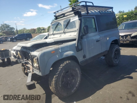 1990 Land Rover Defender z VIN SALLDVAF7HA478978, wystawiony jako Copart lot #65643315 z przebiegiem 76 116 mil mil oraz Czysty tytuł • Clean title. Historia ofert i sprzedaży dostępna na DreamBid. Obrazek 1.