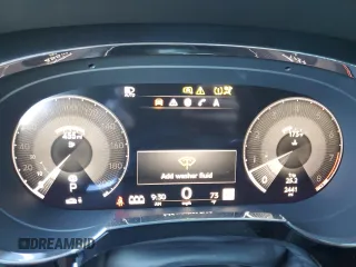 2023 Bentley Bentayga z VIN SJAAT2ZV8PC021680, wystawiony jako Copart lot #39350374 z przebiegiem 2441 mil mil oraz . Historia ofert i sprzedaży dostępna na DreamBid. Obrazek 9.