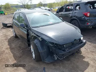 2017 Volkswagen Golf S z VIN 3VW217AU8HM064230, wystawiony jako IAAI lot #42113236 z przebiegiem 76 771 mil mil oraz . Historia ofert i sprzedaży dostępna na DreamBid. Obrazek 1.