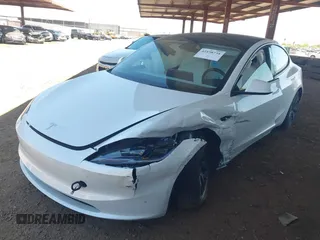 2025 Tesla Model 3 Long Range z VIN 5YJ3E1EB9SF885771, wystawiony jako IAAI lot #42158734 z przebiegiem 3480 mil mil oraz . Historia ofert i sprzedaży dostępna na DreamBid. Obrazek 6.