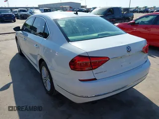 2016 Volkswagen Passat SE z VIN 1VWBS7A39GC019804, wystawiony jako IAAI lot #42189273 z przebiegiem 113 006 mil mil oraz . Historia ofert i sprzedaży dostępna na DreamBid. Obrazek 3.