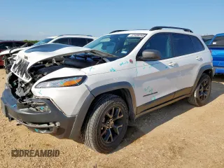2017 Jeep Cherokee Trailhawk z VIN 1C4PJMBS6HW620751, wystawiony jako Copart lot #57408255 z przebiegiem 61 330 mil mil oraz Szkoda całkowita • Salvage title. Historia ofert i sprzedaży dostępna na DreamBid. Obrazek 1.