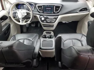 2020 Chrysler Pacifica Limited z VIN 2C4RC1GG6LR249971, wystawiony jako Copart lot #53976155 z przebiegiem 47 304 mil mil oraz Szkoda całkowita • Salvage title. Historia ofert i sprzedaży dostępna na DreamBid. Obrazek 8.
