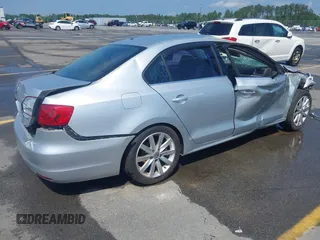 2013 Volkswagen Jetta SE с VIN 3VWDX7AJXDM455340, выставлен на аукционе IAAI как лот 42198360 с пробегом 31 024 миль миль и . История ставок и продаж доступна на DreamBid. Изображение 4.