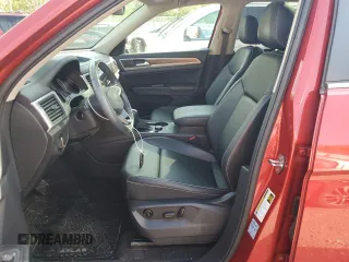 2021 Volkswagen Atlas SE z VIN 1V2KR2CA2MC505815, wystawiony jako Copart lot #54756465 z przebiegiem 51 653 mil mil oraz Szkoda całkowita • Salvage title. Historia ofert i sprzedaży dostępna na DreamBid. Obrazek 7.
