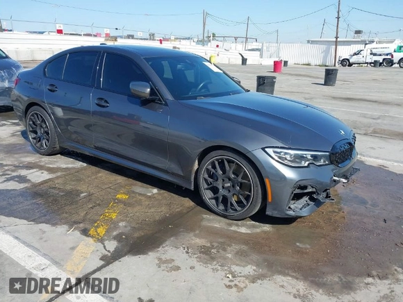 2020 BMW 3 Series M340i z VIN WBA5U7C04LFH22006, wystawiony jako IAAI lot #41959937 z przebiegiem 32 113 mil mil oraz . Historia ofert i sprzedaży dostępna na DreamBid. Obrazek 1.