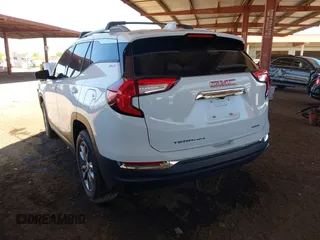 2024 GMC Terrain SLT z VIN 3GKALVEGXRL147137, wystawiony jako IAAI lot #42160943 z przebiegiem 21 862 mil mil oraz . Historia ofert i sprzedaży dostępna na DreamBid. Obrazek 3.