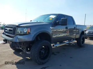 2007 Ford F-150 XLT с VIN 1FTPW14547KD05704, выставлен на аукционе IAAI как лот 42477549 с пробегом 303 039 миль миль и . История ставок и продаж доступна на DreamBid. Изображение 17.