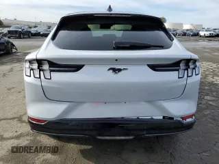 2022 Ford Mustang Mach-E Premium z VIN 3FMTK3SU7NMA49432, wystawiony jako Copart lot #36591543 z przebiegiem 993 mil mil oraz . Historia ofert i sprzedaży dostępna na DreamBid. Obrazek 6.