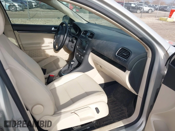 2010 Volkswagen Jetta TDI z VIN 3VWPL7AJ0AM697106, wystawiony jako IAAI lot #41812648 z przebiegiem 150 608 mil mil oraz . Historia ofert i sprzedaży dostępna na DreamBid. Obrazek 5.