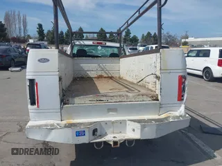 1999 Chevrolet Silverado 2500 z VIN 1GBGC24U2XE246595, wystawiony jako IAAI lot #41865596 z przebiegiem Nie podano mil oraz . Historia ofert i sprzedaży dostępna na DreamBid. Obrazek 17.