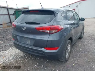 2017 Hyundai Tucson SE with VIN KM8J23A45HU593761, listed as a IAAI auction lot 41885334 with 198,658 mi miles. Bid and sale history available at carsss.com. Image 4.