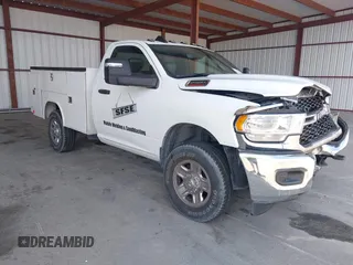 2023 Ram 2500 z VIN 3C7WR5AJ7PG567772, wystawiony jako IAAI lot #42180314 z przebiegiem 48 197 mil mil oraz . Historia ofert i sprzedaży dostępna na DreamBid. Obrazek 1.