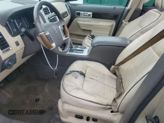 2010 Lincoln MKX z VIN 2LMDJ6JC9ABJ20471, wystawiony jako Copart lot #54341545 z przebiegiem Nie podano mil oraz Szkody całkowita. Historia ofert i sprzedaży dostępna na DreamBid. Obrazek 7.