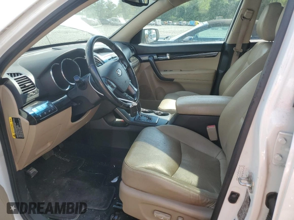 2011 Kia Sorento EX z VIN 5XYKUDA22BG062985, wystawiony jako Copart lot #56215815 z przebiegiem 118 109 mil mil oraz Czysty tytuł • Clean title. Historia ofert i sprzedaży dostępna na DreamBid. Obrazek 7.
