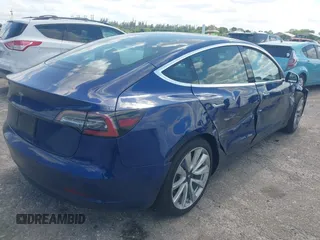 2020 Tesla Model 3 Standard Range Plus z VIN 5YJ3E1EA6LF785622, wystawiony jako IAAI lot #42080180 z przebiegiem 34 133 mil mil oraz . Historia ofert i sprzedaży dostępna na DreamBid. Obrazek 4.