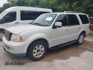 2005 Lincoln Navigator Luxury z VIN 5LMFU27505LJ18172, wystawiony jako IAAI lot #42441444 z przebiegiem 154 346 mil mil oraz . Historia ofert i sprzedaży dostępna na DreamBid. Obrazek 2.