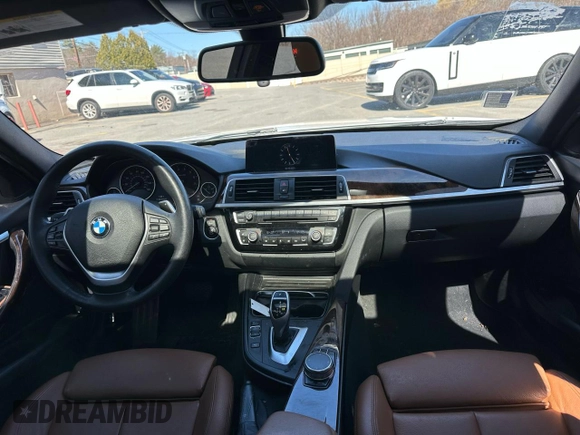 2017 BMW 3 Series 330i xDrive z VIN WBA8D9C39HA004990, wystawiony jako Copart lot #50005535 z przebiegiem 80 598 mil mil oraz Czysty tytuł • Clean title. Historia ofert i sprzedaży dostępna na DreamBid. Obrazek 8.