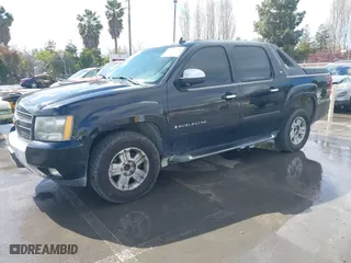 2007 Chevrolet Avalanche LT w/1LT with VIN 3GNEC12027G305318, listed as a IAAI auction lot 41825728 with 190,558 mi miles. Bid and sale history available at carsss.com. Image 2.
