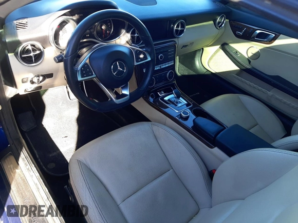 2018 Mercedes-Benz SLC 300 z VIN WDDPK3JA5JF153267, wystawiony jako Copart lot #40663664 z przebiegiem 45 281 mil mil oraz . Historia ofert i sprzedaży dostępna na DreamBid. Obrazek 8.