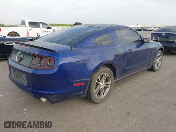 2014 Ford Mustang V6 z VIN 1ZVBP8AM7E5287817, wystawiony jako IAAI lot #42642851 z przebiegiem 203 384 mil mil oraz . Historia ofert i sprzedaży dostępna na DreamBid. Obrazek 4.
