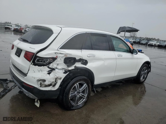 2022 Mercedes-Benz GLC with VIN W1N0G8EB8NG029368, listed as a Copart auction lot 48765885 with 27,000 mi miles and Salvage Title. Bid and sale history available at carsss.com. Image 3.