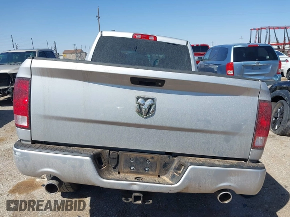 2016 Ram 1500 Express z VIN 1C6RR6FT3GS333204, wystawiony jako IAAI lot #41992873 z przebiegiem 111 383 mil mil oraz . Historia ofert i sprzedaży dostępna na DreamBid. Obrazek 17.