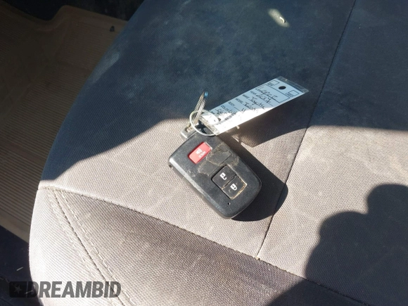 2017 Toyota Tacoma SR5 z VIN 3TMCZ5AN7HM065835, wystawiony jako IAAI lot #40250247 z przebiegiem 221 022 mil mil oraz . Historia ofert i sprzedaży dostępna na DreamBid. Obrazek 11.
