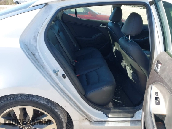 2015 Kia Optima SX Turbo с VIN 5XXGR4A63FG507075, выставлен на аукционе IAAI как лот 41802211 с пробегом 105 356 миль миль и . История ставок и продаж доступна на DreamBid. Изображение 8.