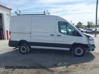 2023 Ford Transit Cargo z VIN 1FTYE1CG2PKB14938, wystawiony jako IAAI lot #41964017 z przebiegiem 6 902 mil mil oraz . Historia ofert i sprzedaży dostępna na DreamBid. Obrazek 13.