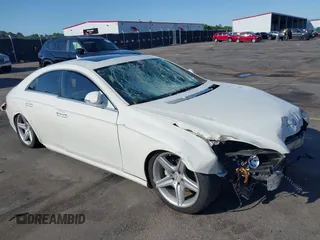 2008 Mercedes-Benz CLS 550 z VIN WDDDJ72X08A118188, wystawiony jako IAAI lot #42043453 z przebiegiem 111 798 mil mil oraz . Historia ofert i sprzedaży dostępna na DreamBid. Obrazek 1.