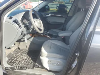 2014 Audi Q5 Premium z VIN WA1CFAFP2EA006108, wystawiony jako Copart lot #60461495 z przebiegiem 228 850 mil mil oraz Szkoda całkowita • Salvage title. Historia ofert i sprzedaży dostępna na DreamBid. Obrazek 7.