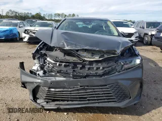 2025 Toyota Camry LE z VIN 4T1DAACK8SU045860, wystawiony jako Copart lot #84733224 z przebiegiem 9 386 mil mil oraz Szkoda całkowita • Salvage title. Historia ofert i sprzedaży dostępna na DreamBid. Obrazek 5.
