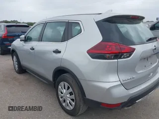 2020 Nissan Rogue S z VIN 5N1AT2MV1LC808854, wystawiony jako IAAI lot #41911120 z przebiegiem 162 642 mil mil oraz . Historia ofert i sprzedaży dostępna na DreamBid. Obrazek 3.