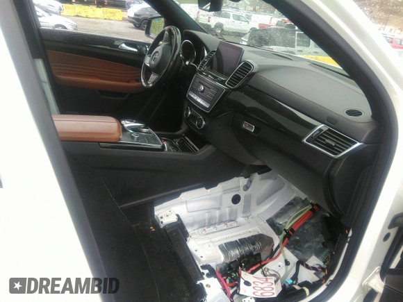 2019 Mercedes-Benz GLE 43 AMG z VIN 4JGED6EB3KA133478, wystawiony jako IAAI lot #39353380 z przebiegiem 100 564 mil mil oraz . Historia ofert i sprzedaży dostępna na DreamBid. Obrazek 5.