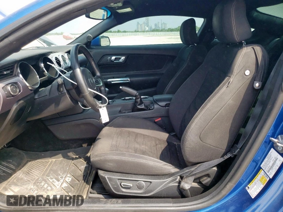 2017 Ford Mustang EcoBoost z VIN 1FA6P8TH6H5306193, wystawiony jako Copart lot #57305845 z przebiegiem 76 827 mil mil oraz Szkoda całkowita • Salvage title. Historia ofert i sprzedaży dostępna na DreamBid. Obrazek 7.